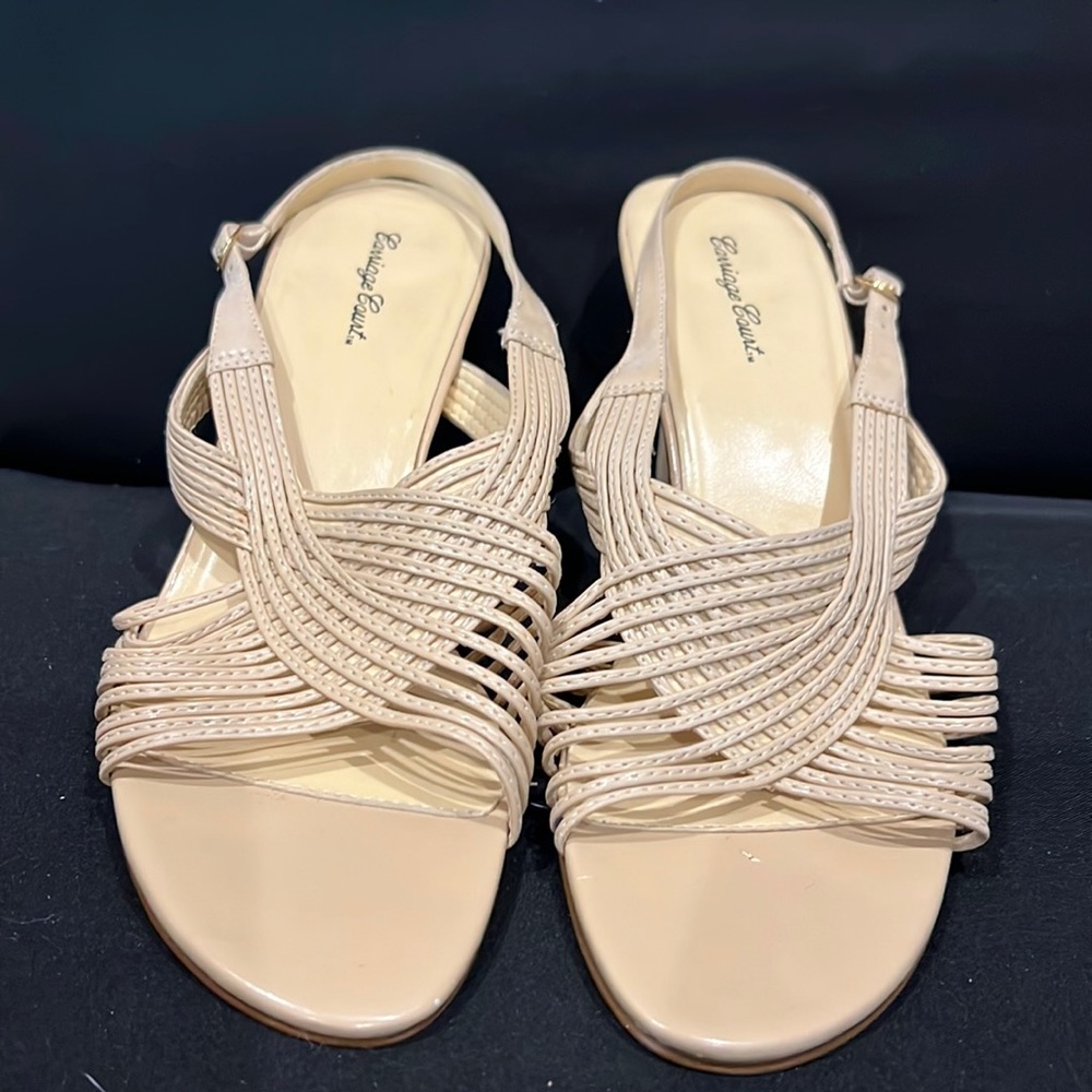 Beige Carriage Court high heel shoes size 9M